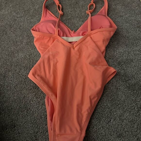 Kona Sol V-Neck Over The Shoulder High Leg One Piece Swimsuit NWT Small - Picture 3 of 7